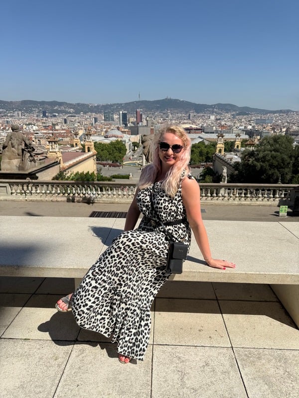 Kristýna s výhledem na Barcelonu z Montjuïc